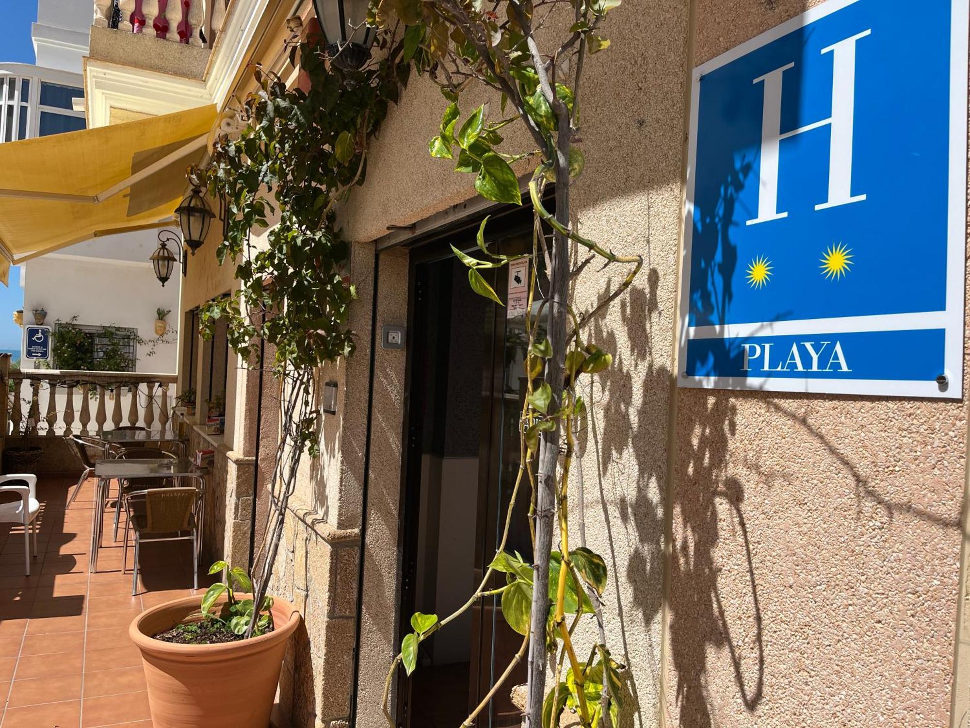 Macavi Hotel 2*